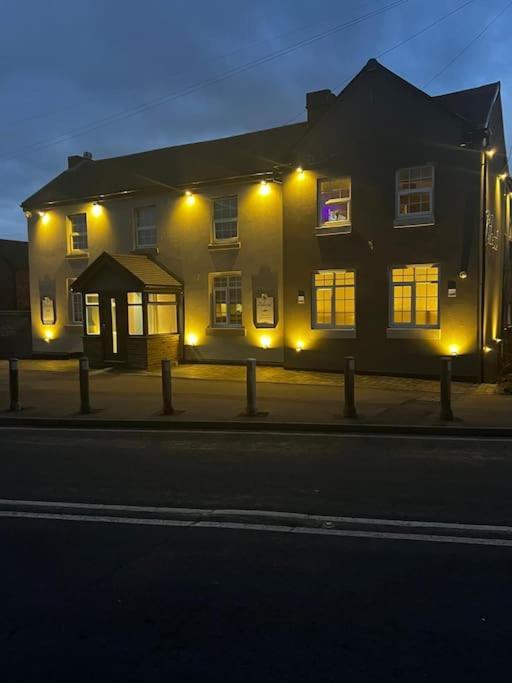 Luxury Countryside Stay - Waters Upton, 特尔福德 外观 照片